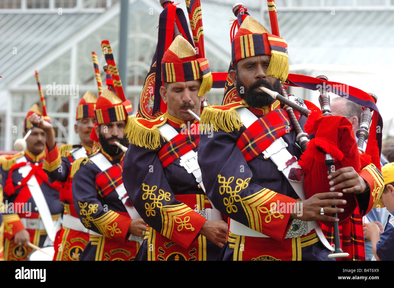 2006 World Pipe Band Championships à Glasgow Green vu voici le Pakistan Patiala pipe band obtenir dans certaines pratiques de dernière minute avant la compétition Banque D'Images
