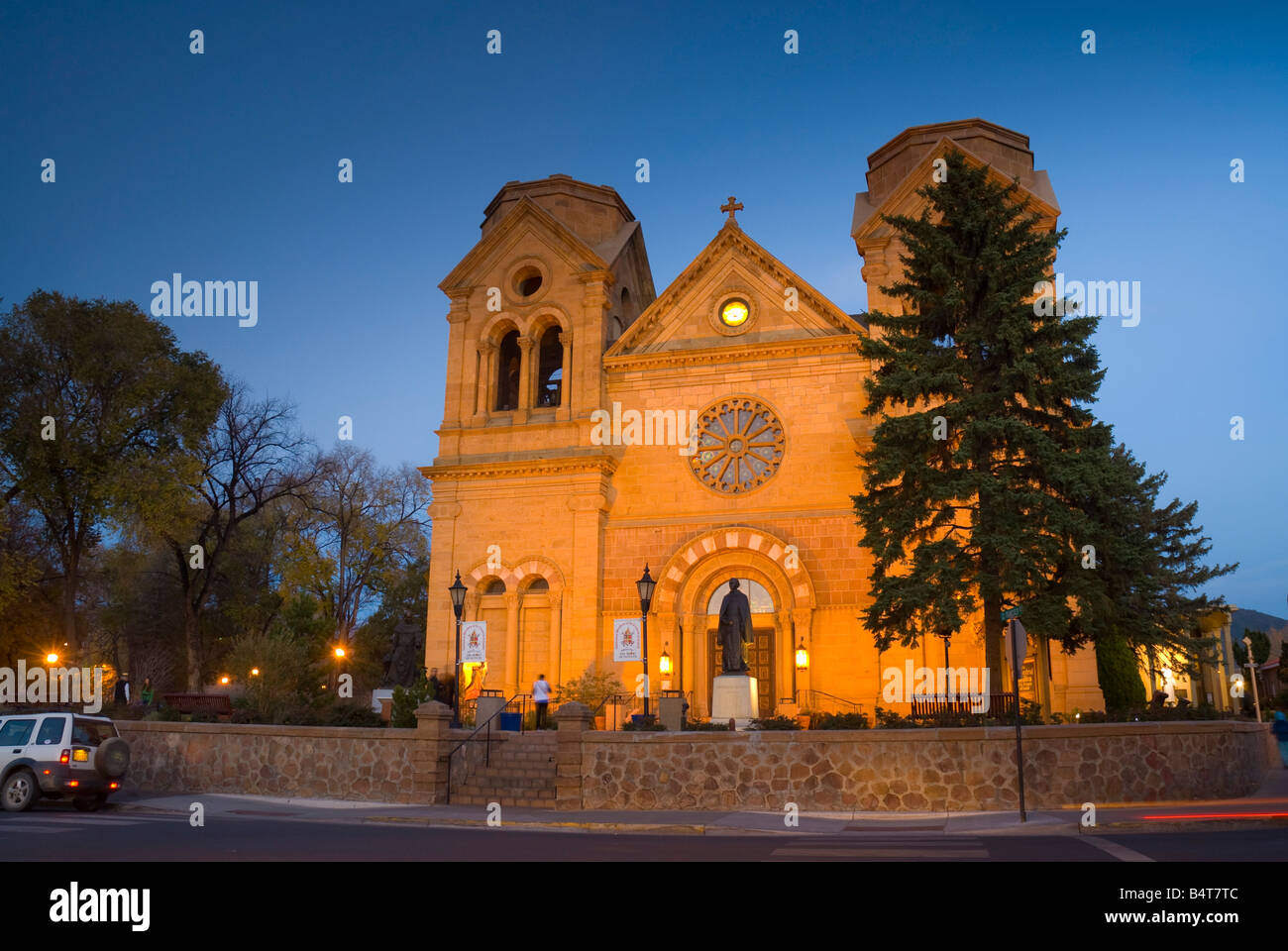 USA, New Mexico, Santa Fe, Basilique Cathédrale de Saint François d'Assise (1869) Banque D'Images