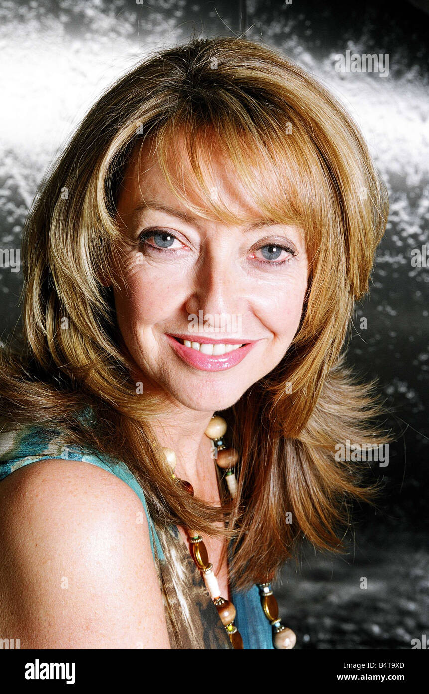 Holby City Star Sharon Maughan au Salon de Londres Galvin Danile Sharon a ses cheveux par Danile en utilisant des produits capillaires duché dispose alors d'un shoot de mode portant une cravate die dress posing pour les appareils photo Banque D'Images