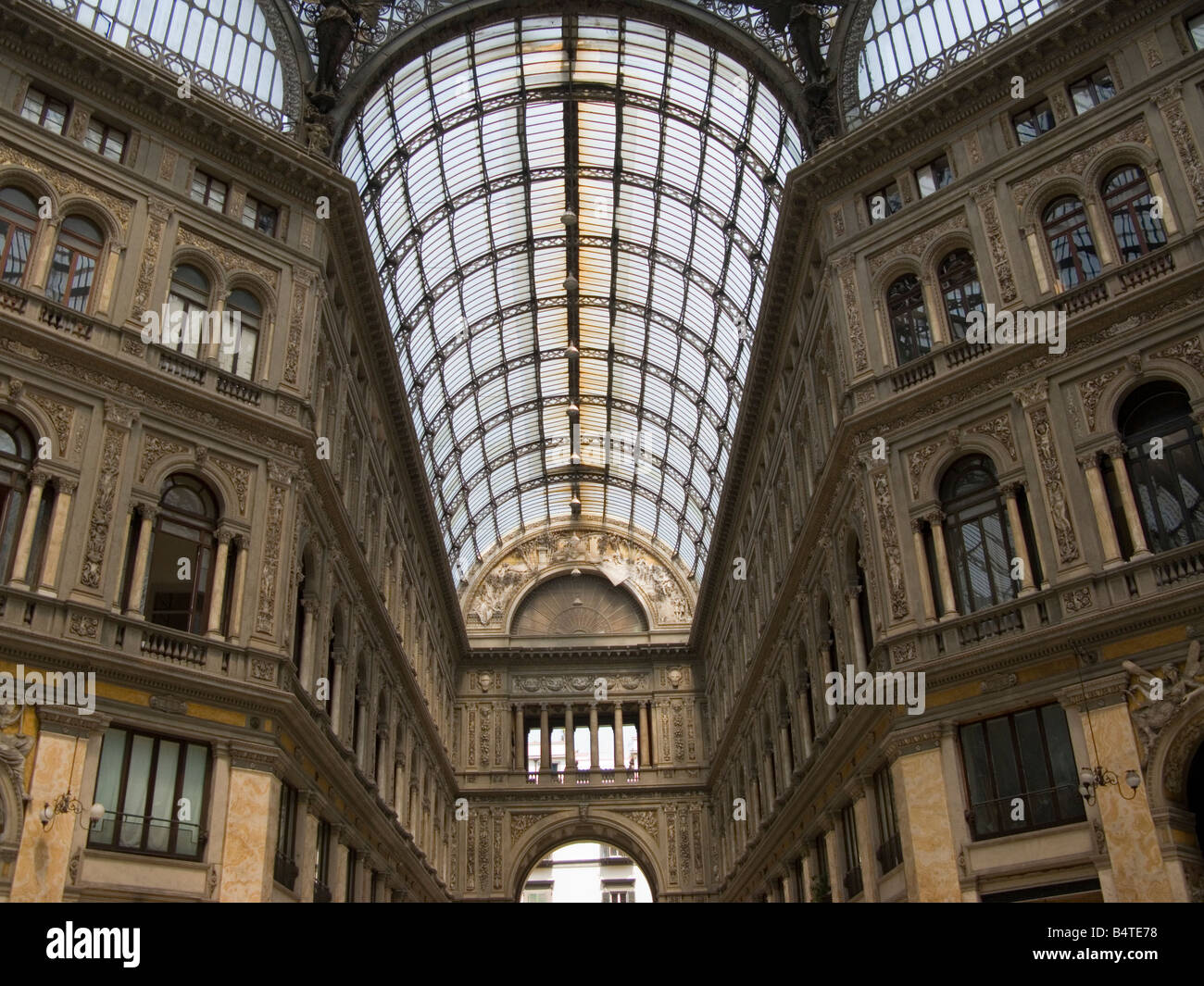Le toit en verre de la Galleria Umberto 1 à Naples Italie Banque D'Images