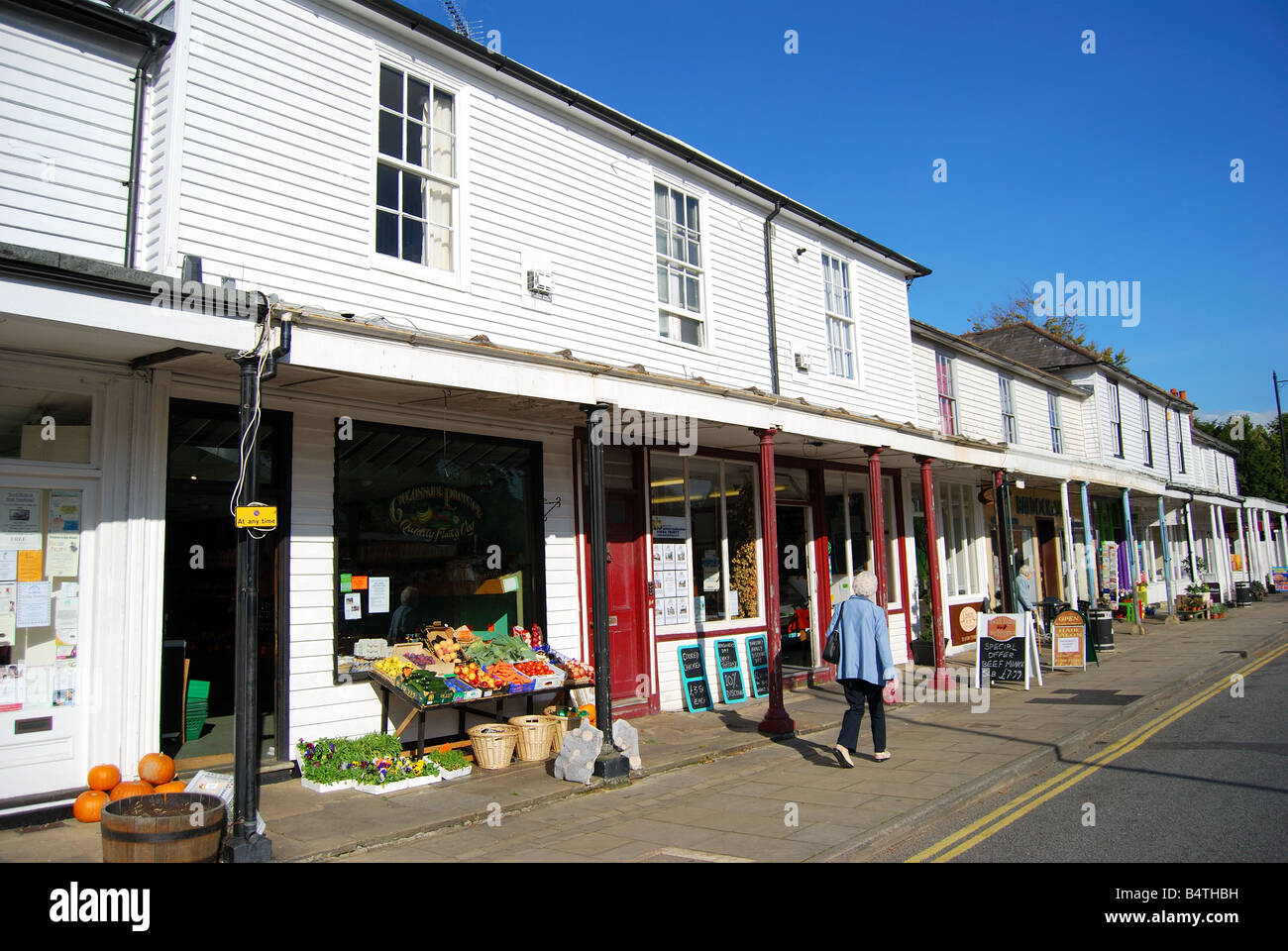 The Colonnade stores, Hawkhurst, Kent, Angleterre, Royaume-Uni Banque D'Images
