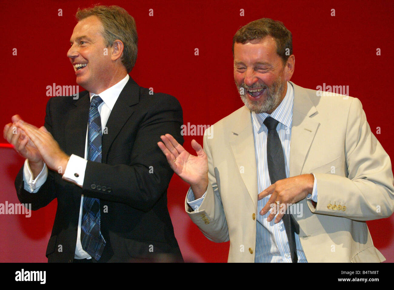 Conférence du Parti travailliste à Brighton Septembre 2005 Secretary of State for Work and Pensions David Blunkett avec le Premier Ministre Tony Blair, après avoir mis son discours Banque D'Images