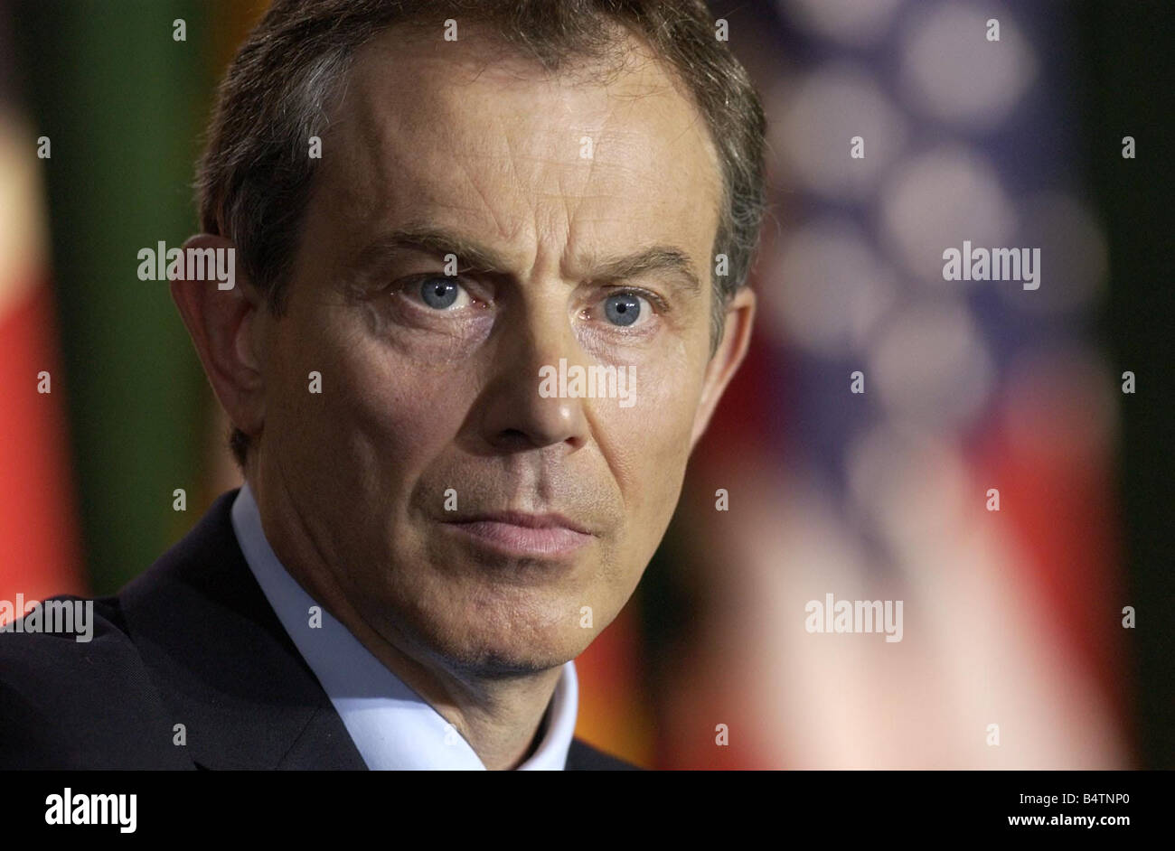 Tony Blair, le 26 mars 2003 Photo de News Conférence de presse du Premier ministre lors de milieu de l'Atlantique Conseil de guerre dans les Açores le président George W Bush et le Premier Ministre Jose Aznar Naria Portrait Politique Le Président Bush grave Banque D'Images