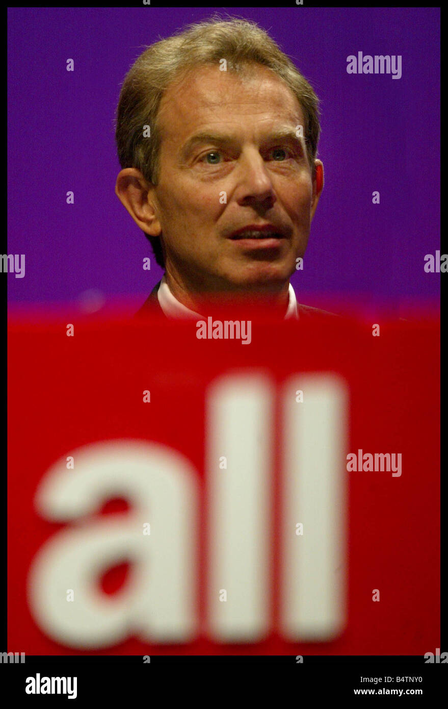 Conférence du Parti travailliste 2003 Bournemouth Octobre 2003 319 03 Austin Hargrave conférence du Parti du Travail 2003 Secrétaire de la Santé John Reid sur scène à Bournemouth, Tony Blair s'assoit avec John Prescott Banque D'Images