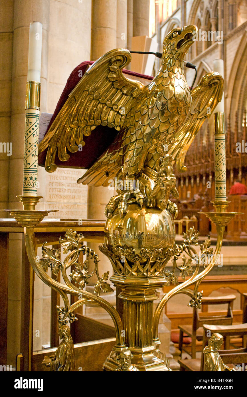 Brass Eagle lutrin Cathédrale de Truro Truro, Cornwall, UK Banque D'Images