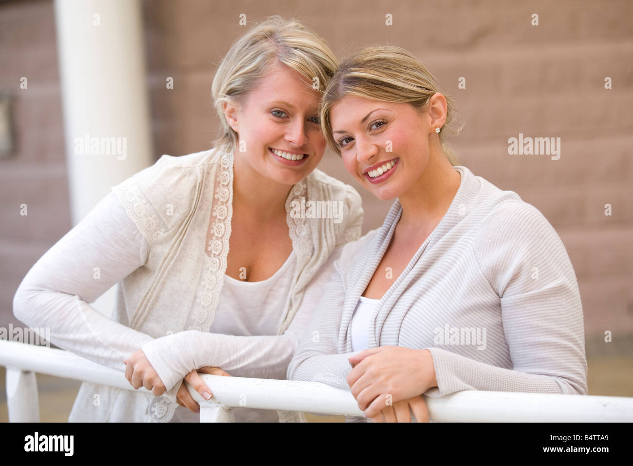 Portrait of Blonde girls smiling Banque D'Images