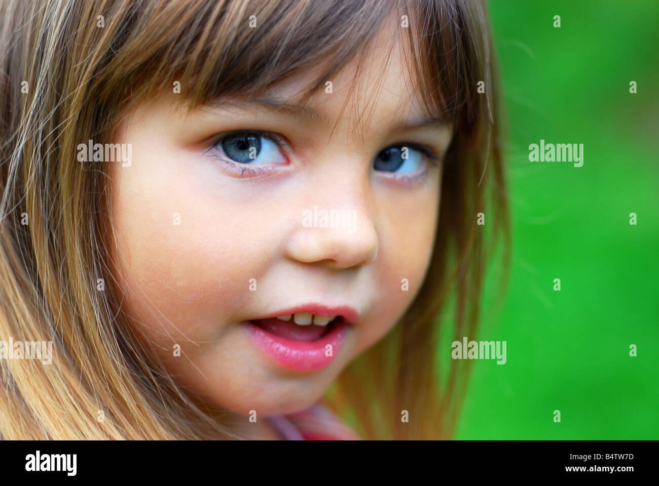 Belle petite fille de 4 ans Banque D'Images