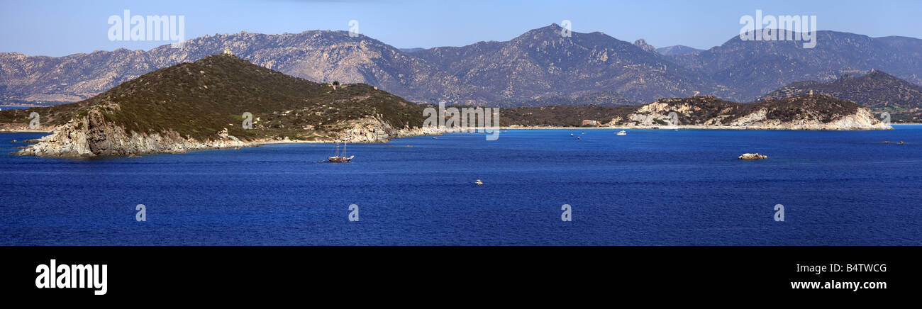 Large panorama de la côte de Villasimius - Sardaigne, Italie Banque D'Images