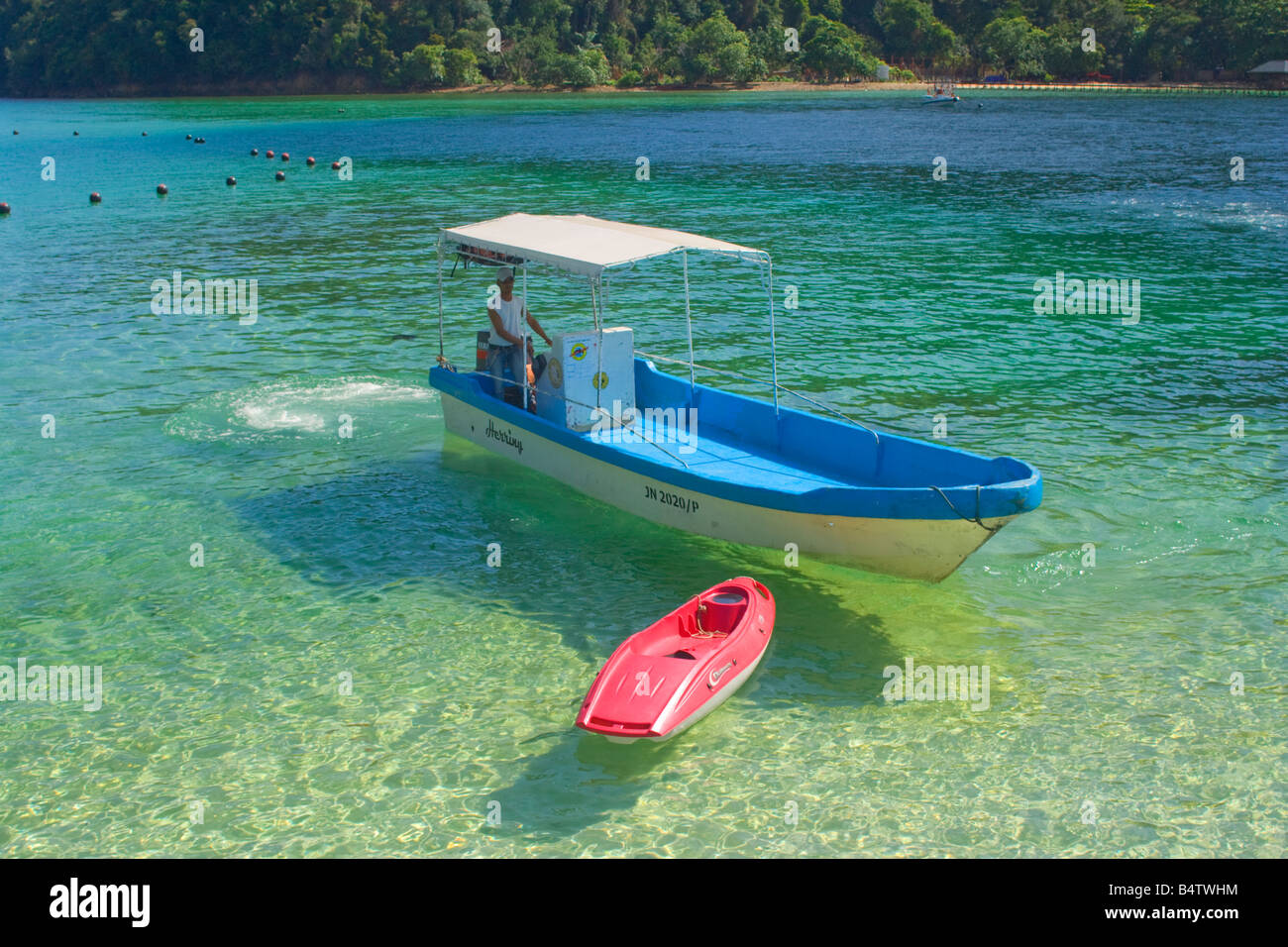 Un bateau taxi à Pulau Sapi, Parc National de Tunku Abdul Rahman Kota Kinabalu Sabah Malaisie Banque D'Images