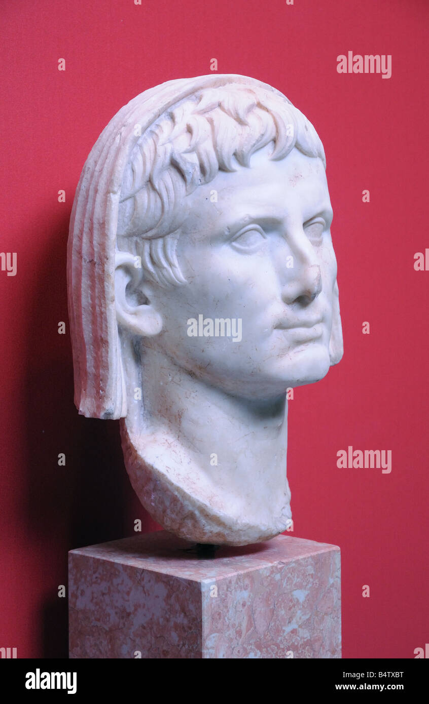 Buste en marbre portrait de jeune homme sur l'affichage dans le Musée National d'art romain MÉRIDA Estrémadure Espagne Banque D'Images