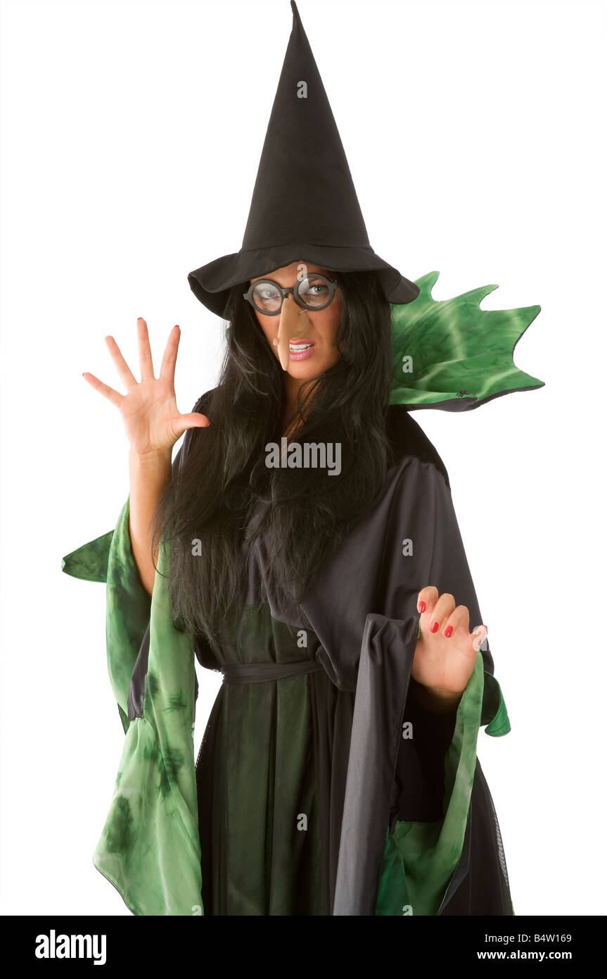 Vieux Et Moche Sorciere En Robe Verte Et Noire Avec Des Lunettes Photo Stock Alamy