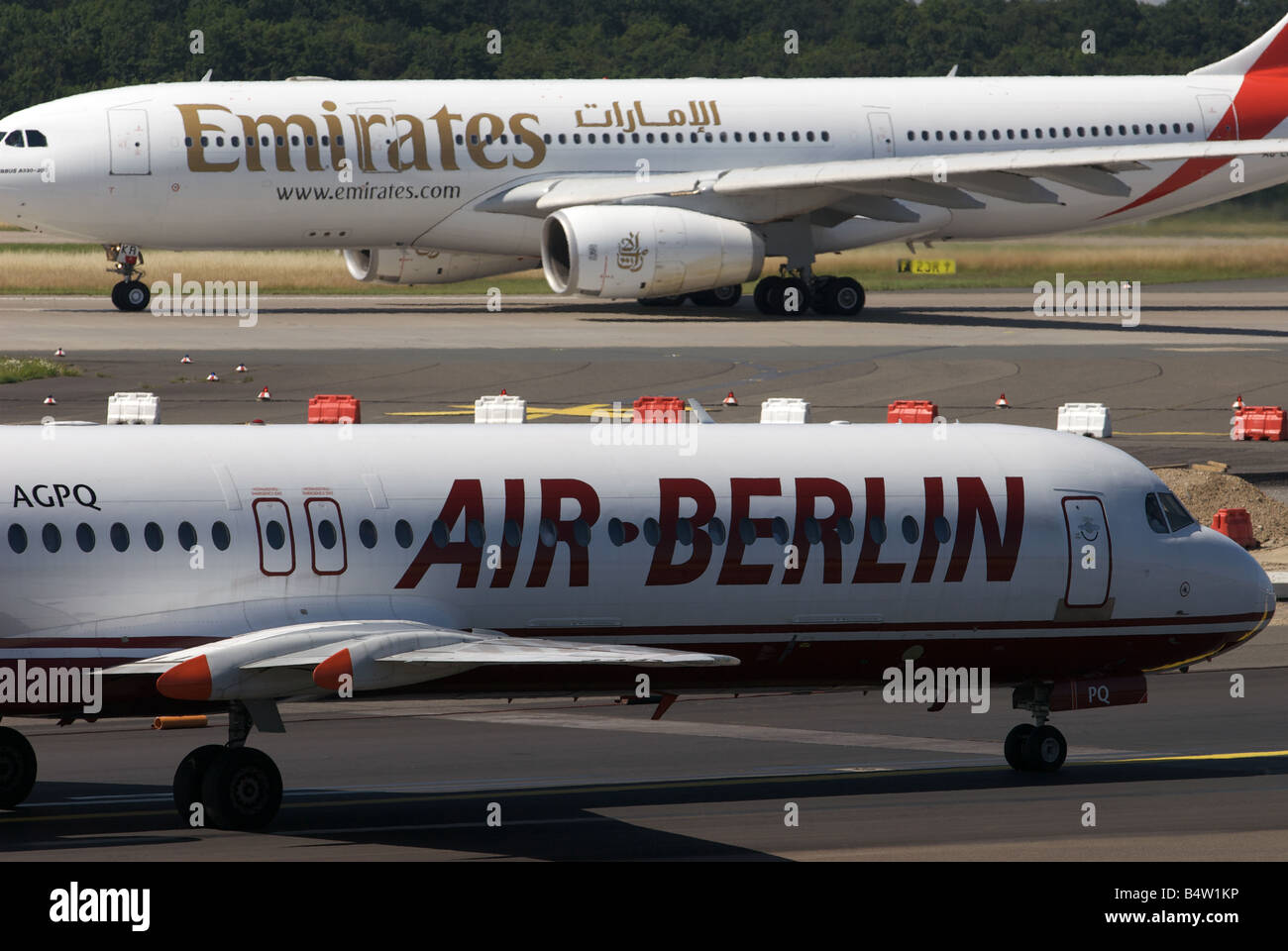 Air Berlin et unis, des avions de l'Aéroport International de Düsseldorf, Rhénanie du Nord-Westphalie, Allemagne. Banque D'Images