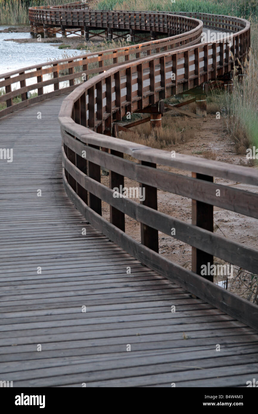 Pont de bois dans la région de Cagliari, Sardaigne, Italie. Banque D'Images