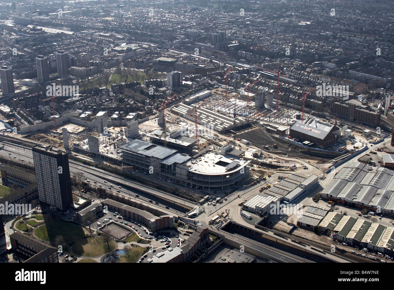 Vue aérienne au sud-ouest de la ville de Westfield Développement Blanc Construction Site West Cross Vélo Westway A40 Road London W12 Englan Banque D'Images