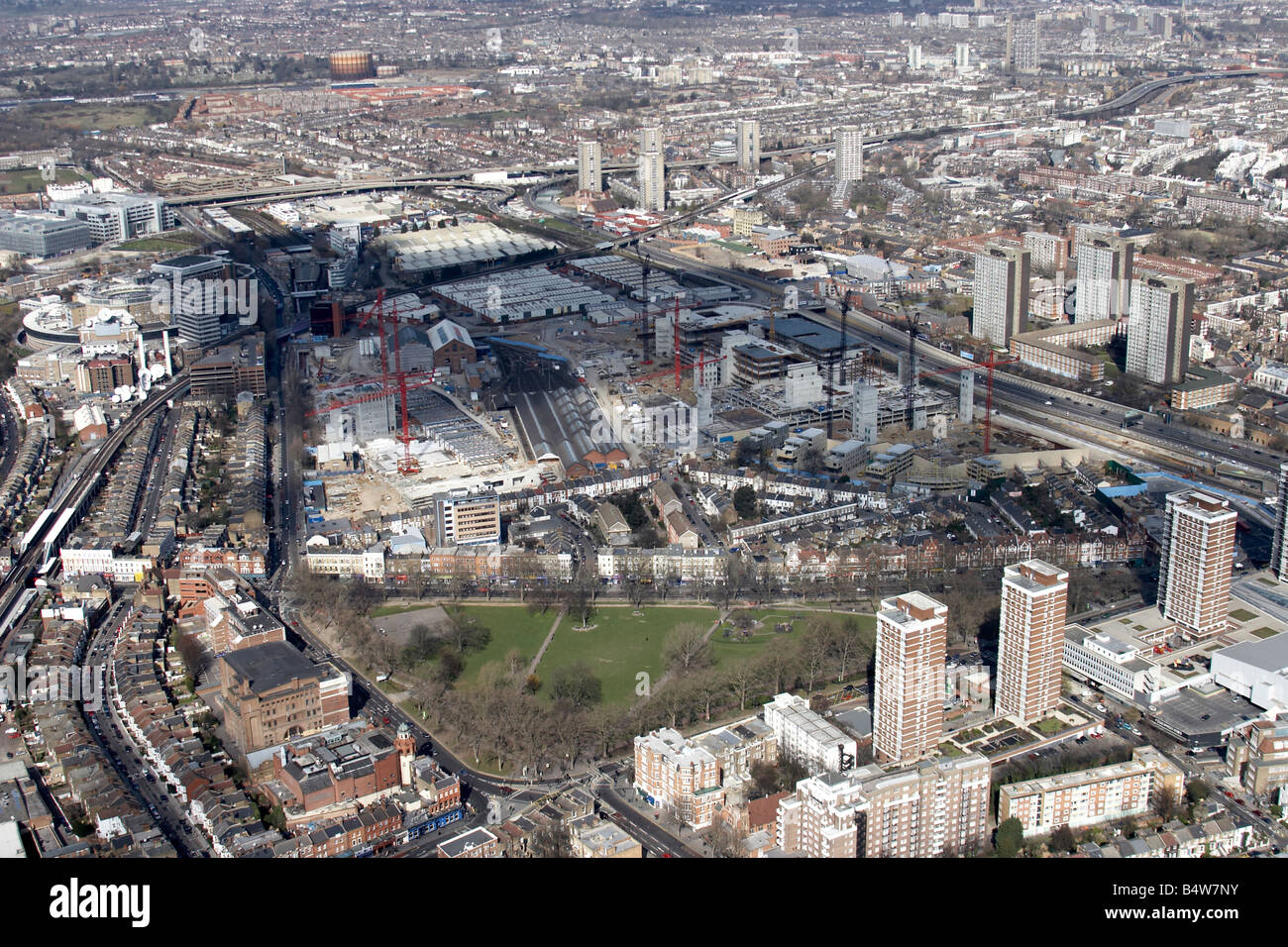 Vue aérienne au nord-est de Shepherd s Bush Common Blanc Développement Ville Westfield Construction Site tour de blocs Londres W12 Engl Banque D'Images