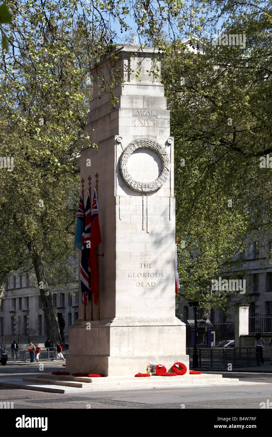 Monument commémoratif de guerre commemorateThe cénotaphe à morts glorieux par Edwin Lutyens en 1920 Whitehall SW1 London England Banque D'Images