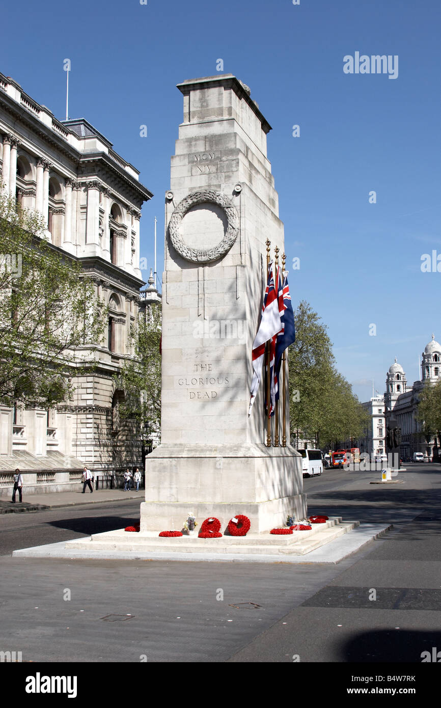 Monument commémoratif de guerre commemorateThe cénotaphe à morts glorieux par Edwin Lutyens en 1920 Whitehall SW1 London England Banque D'Images