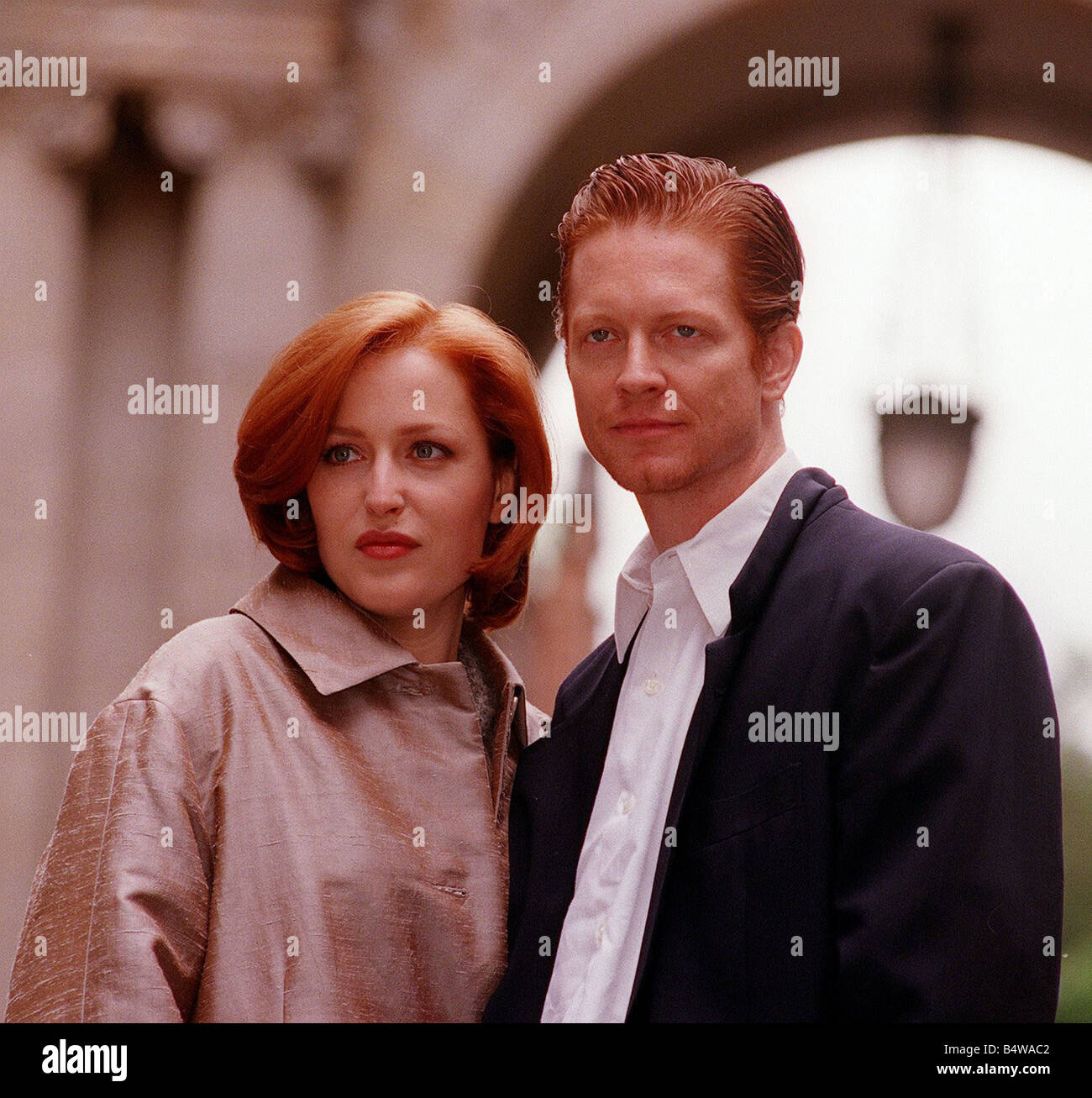 L'actrice Gillian Anderson, la star de l'émission de télévision The X Files à Glasgow avec Eric Stoltz pour faire le film Maison de Banque D'Images