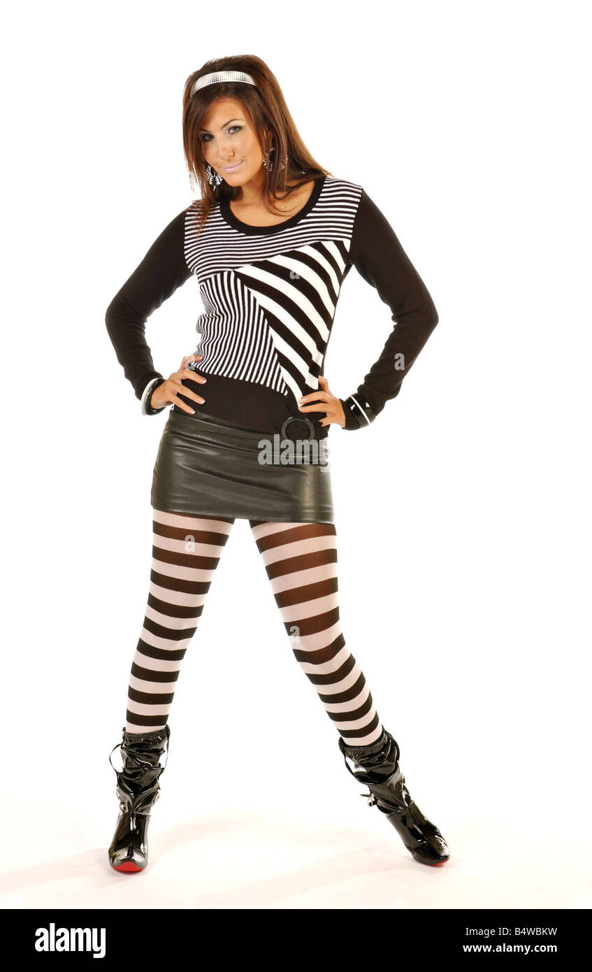 Mode noir et blanc modèle d'octobre 2003 Julie Hannah vêtu de noir mini jupe en PVC noir et blanc à rayures et cavalier-bottes noires Banque D'Images Mode noir et blanc modèle d'octobre 2003 Julie Hannah vêtu de noir mini jupe en PVC noir et blanc à rayures et cavalier-bottes noires Banque D'Images