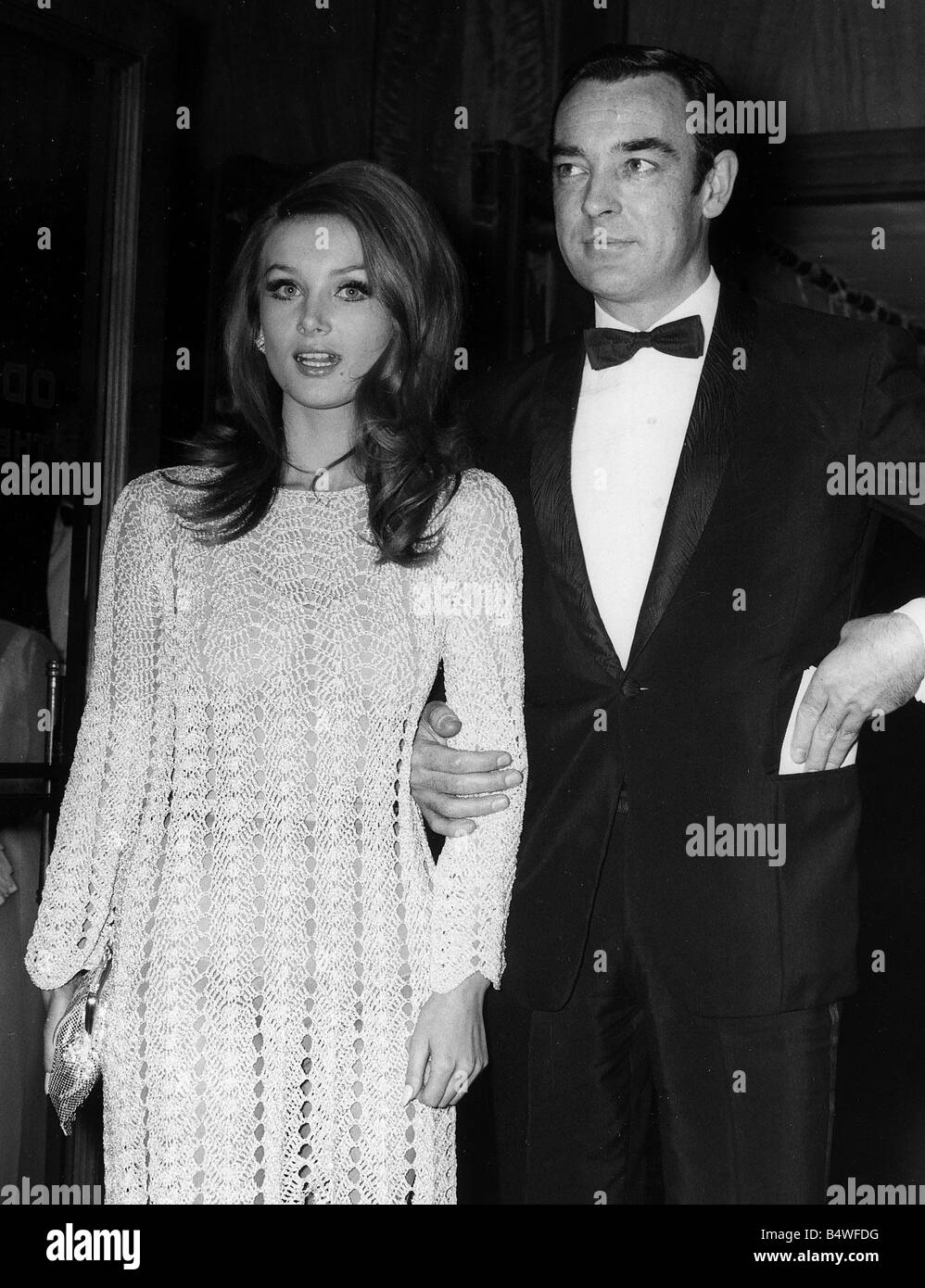 L'actrice Barbara Bouchet avec Richard Johnson en 1967 Banque D'Images
