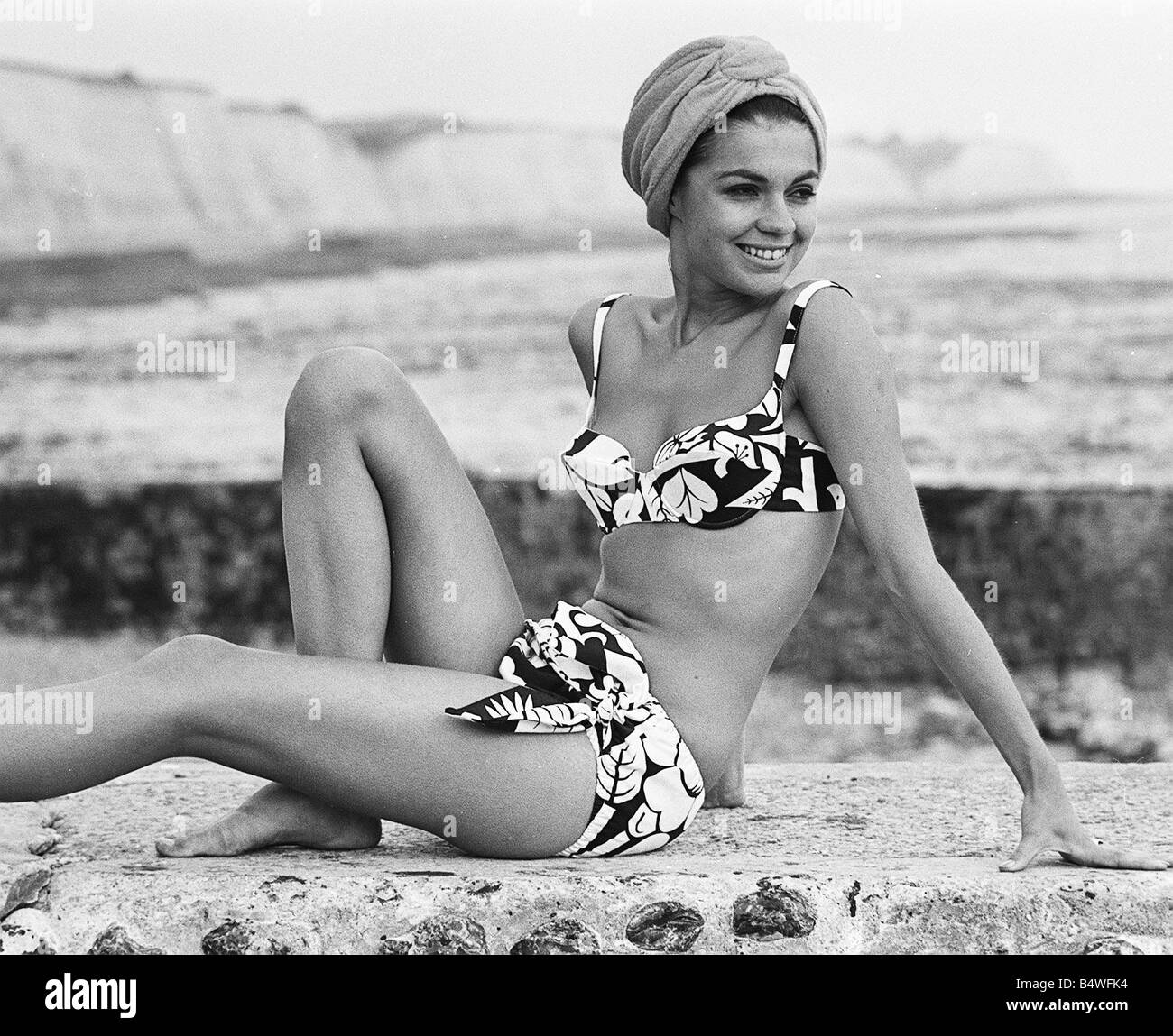 L'actrice Virginia North qui a été un Bond Girl dans le film de James Bond  sur Sa Majesté s Secret Service 1967 Photo Stock - Alamy