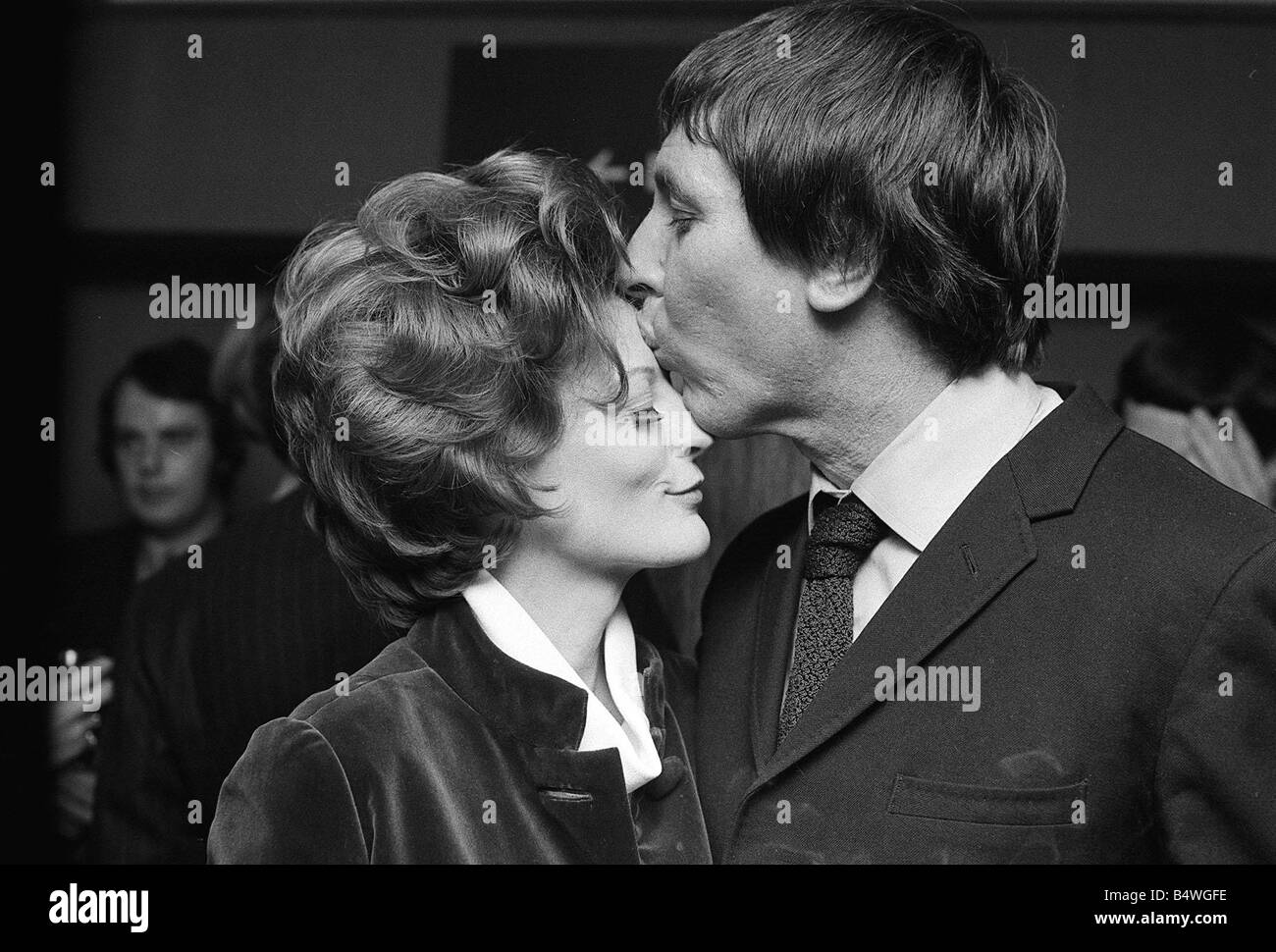 Maggie Smith 1970 Stvens avec son mari Robert célébrant son Oscar gagnant prix avec une petite partie à l'ancien viv Banque D'Images