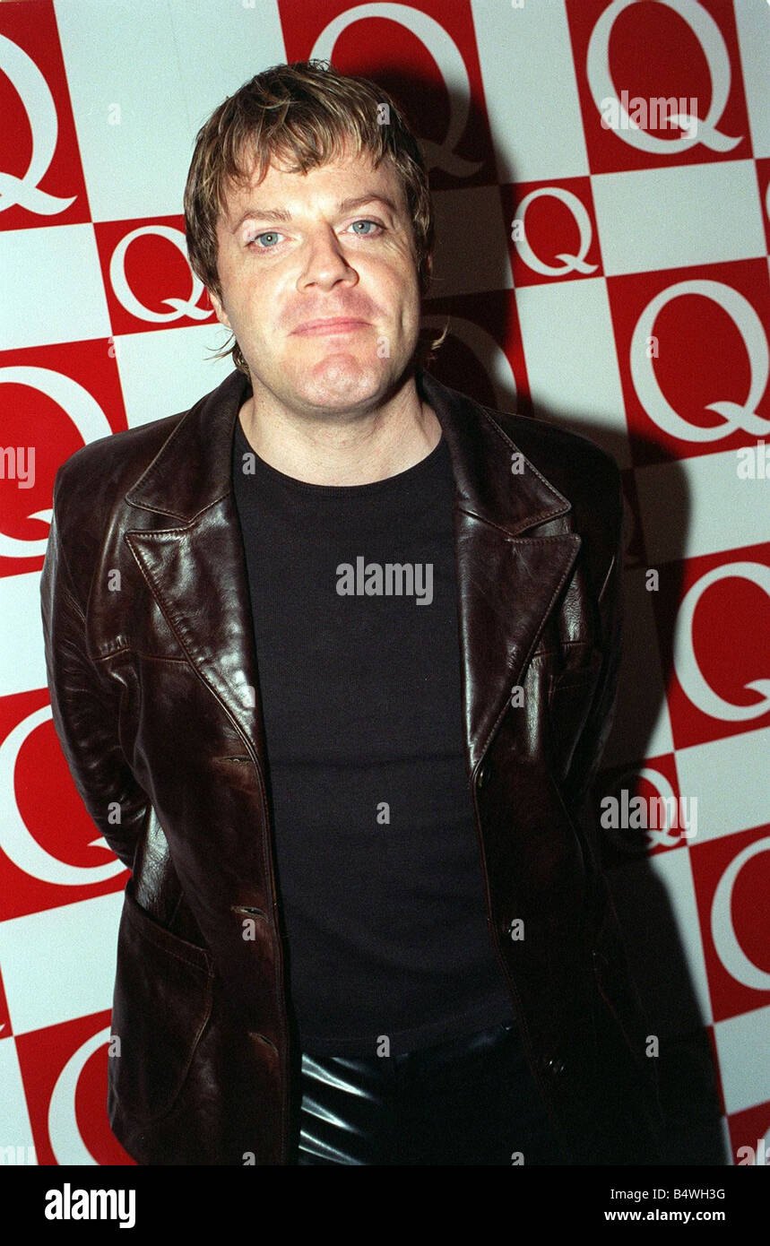 Eddie Izzard comédien novembre 1997 Participation à la Q awards tenue à l'hôtel Park Lane ont été il a présenté avec le meilleur album de Radiohead award pour OK Computer Banque D'Images