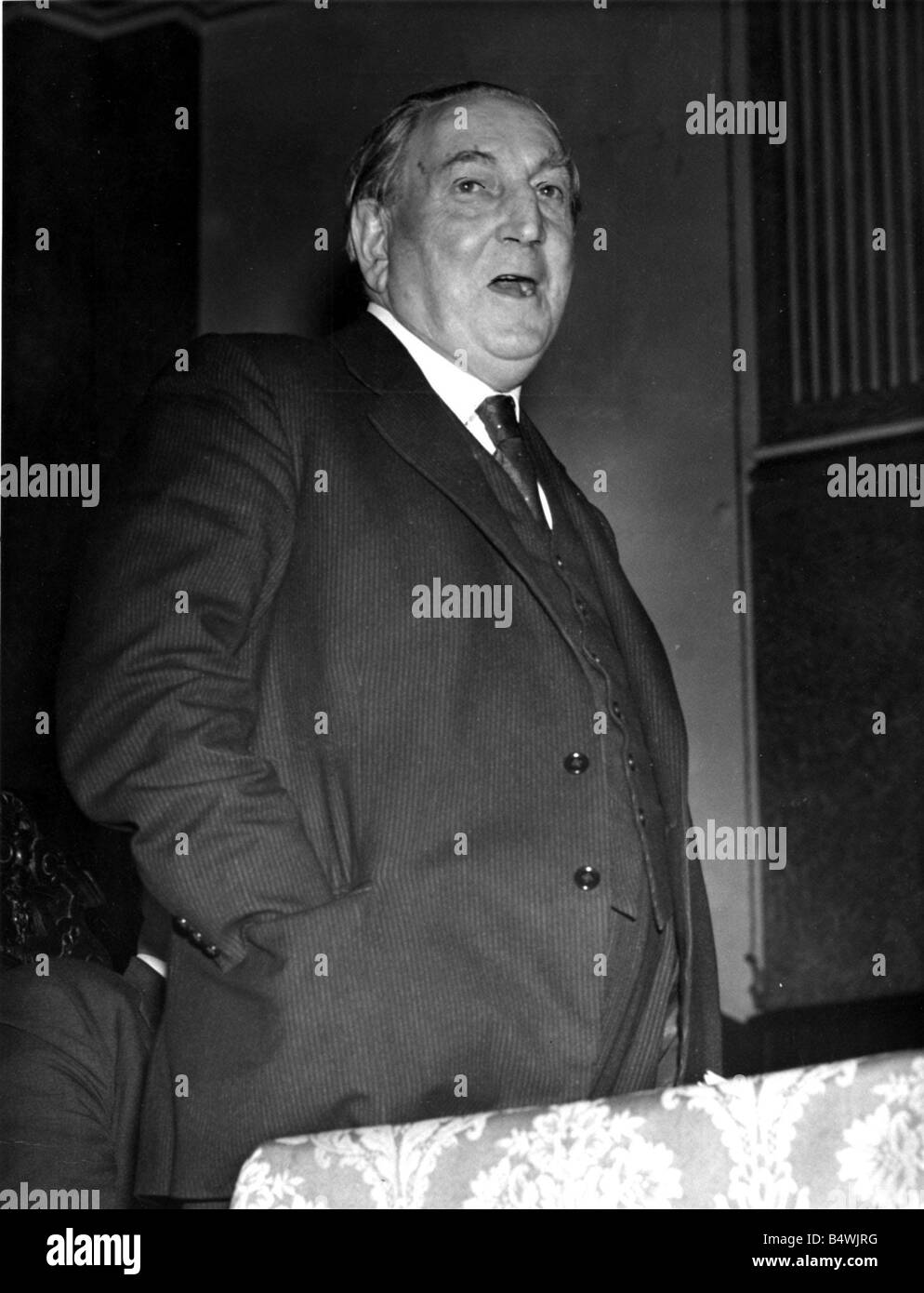 Le Très Honorable James Griffiths s'exprimant lors de la Conférence de tous les pays de Galles sur l'Afrique à l'Cory Hall Cardiff 1960 Banque D'Images