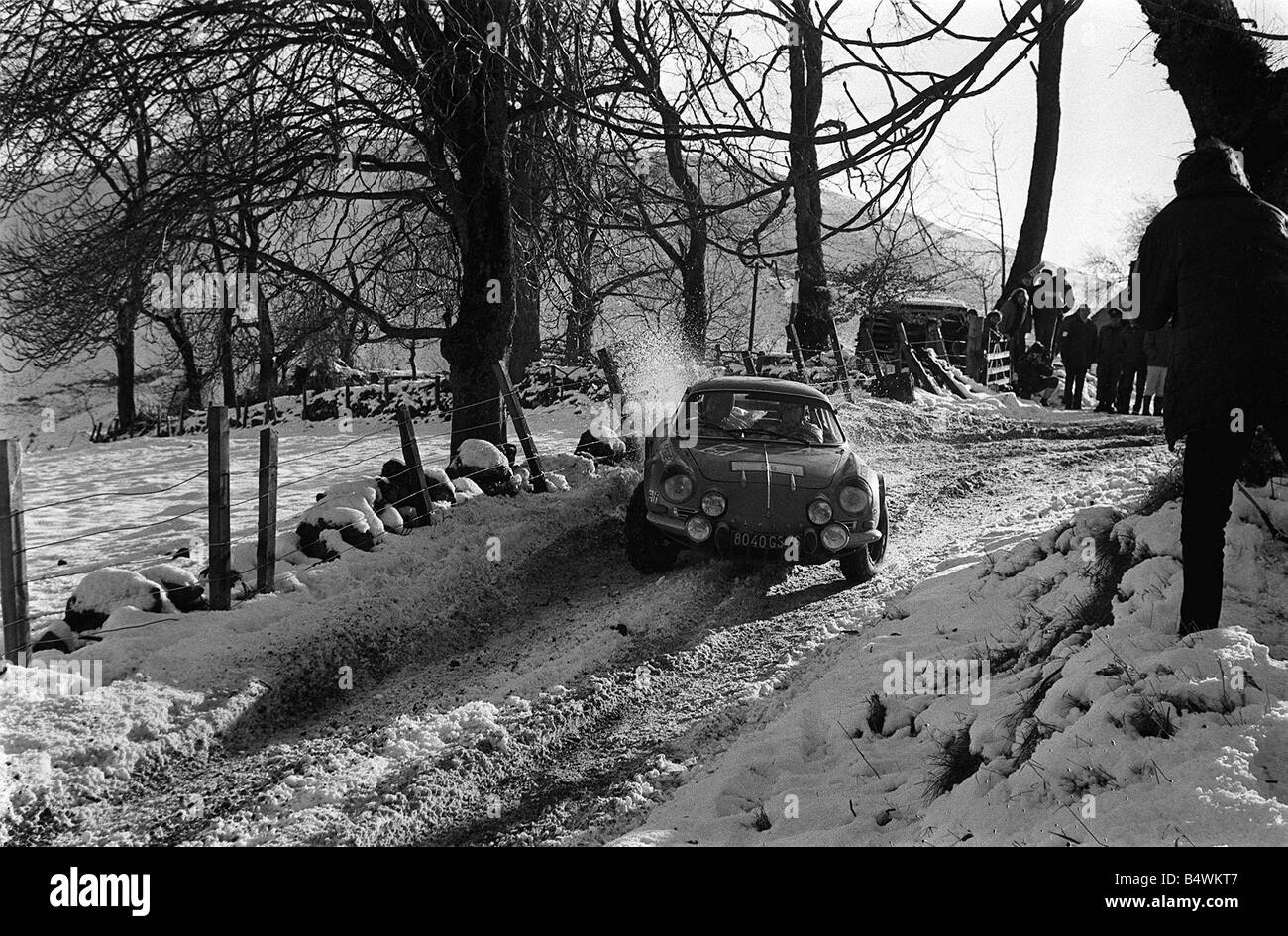 Renault Alpine Rally Rac Alpine renault Banque d'images noir et blanc - Alamy