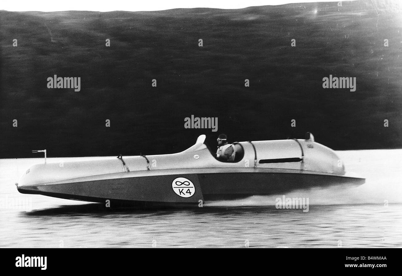 Donald Campbell record du monde de vitesse la terre et l'eau dans un essai sur bluebird Banque D'Images