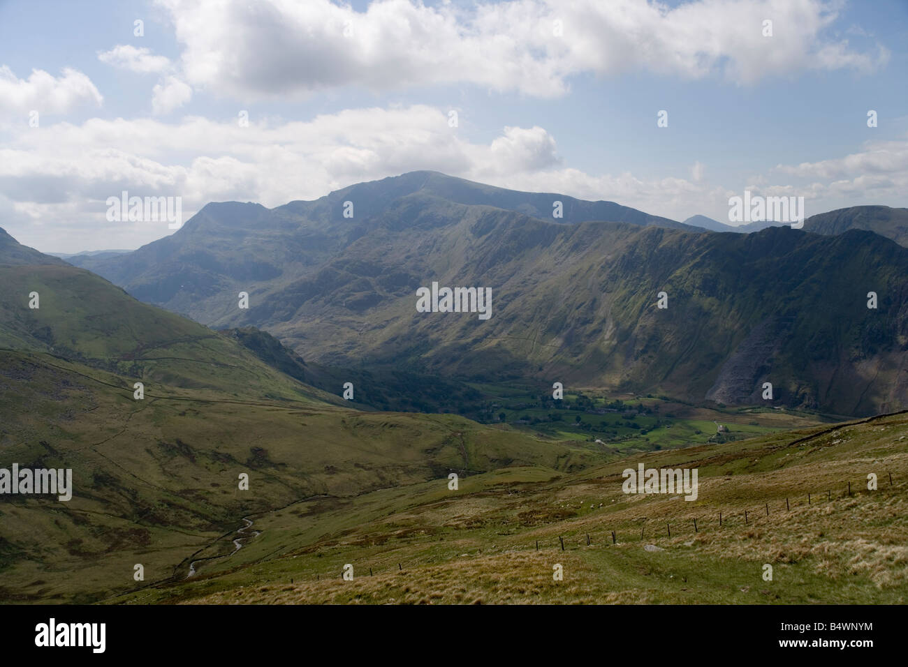 Mont Snowdon de l'Elidir Fawr dans la gamme Glyderiau à Snowdonia, le Nord du Pays de Galles Banque D'Images