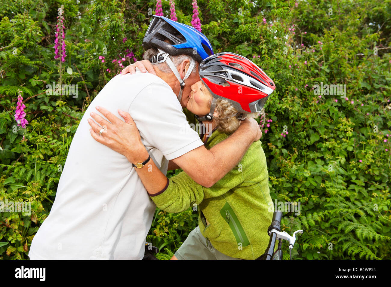 Senior couple kissing Banque D'Images