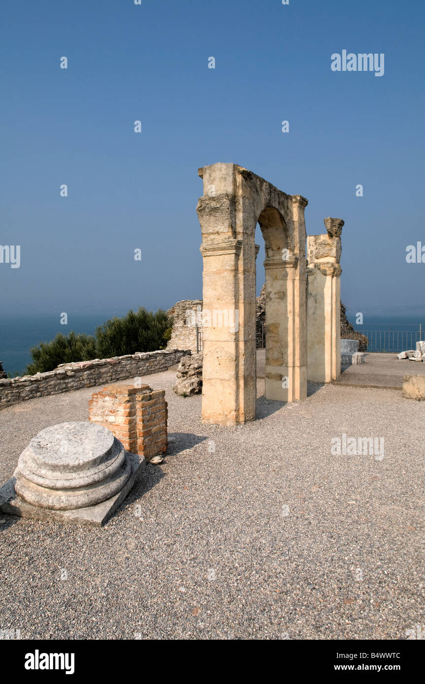 Ruines romaines de Sirmione, lac de Garde, Italie Banque D'Images