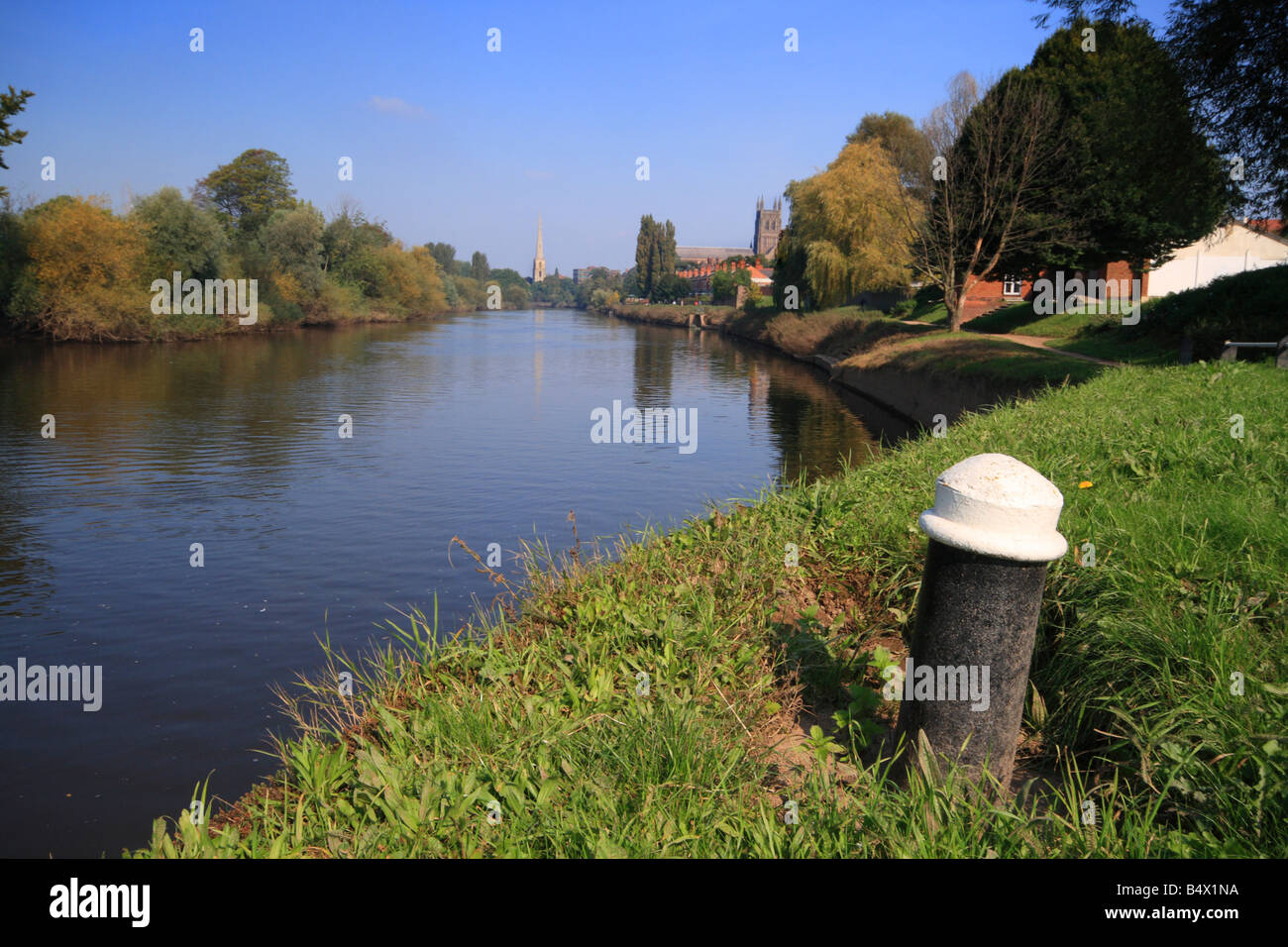 S'amarre à l'Henwick Jonction entre Birmingham & Worcester Canal et la rivière Severn à Worcester Banque D'Images