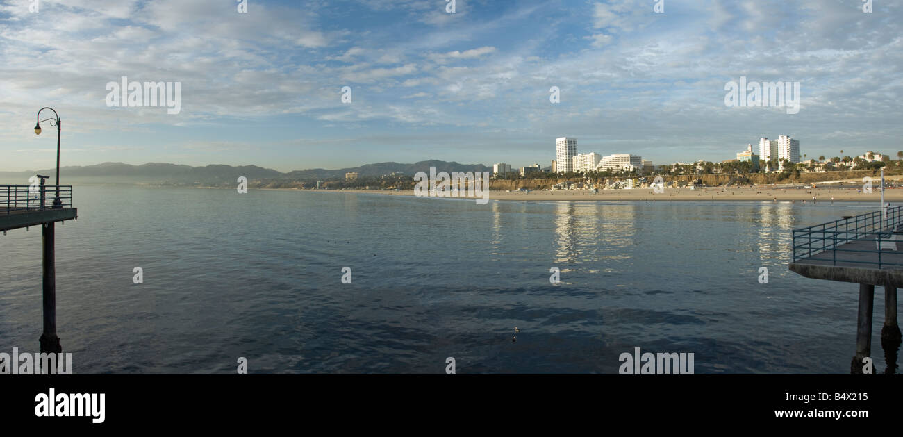 Pacific Park Santa Monica Pier CA family amusement park City Skyline panorama de sable de plage de l'Océan Banque D'Images
