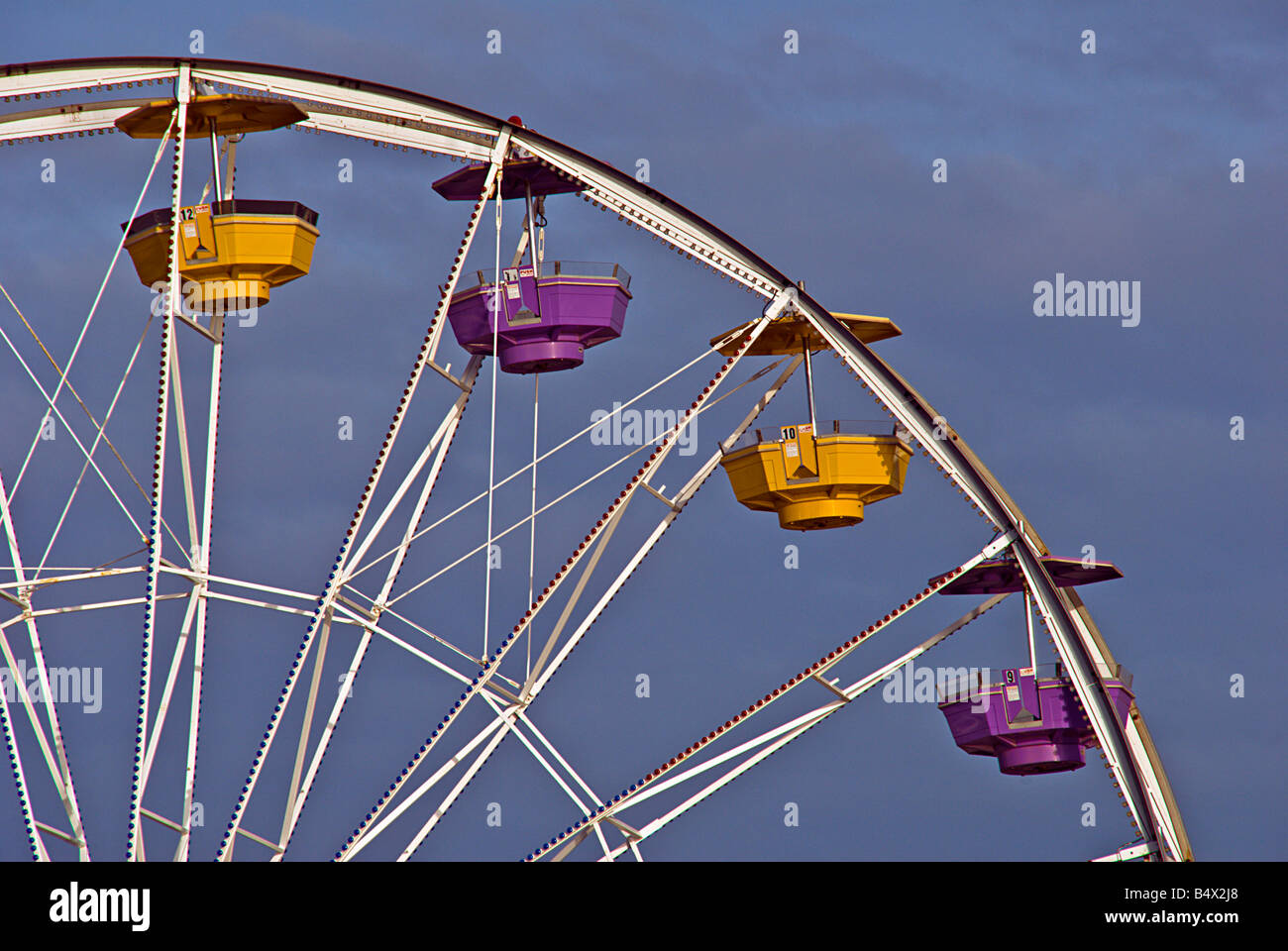 La jetée de Santa Monica en Californie, CA, Etats-Unis, Grande Roue du Pacific Park, parc d'attractions, boutiques, artistes, une arcade, restaurant Banque D'Images