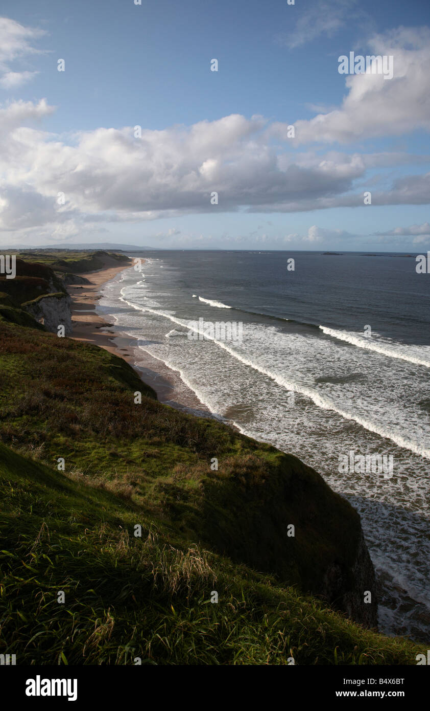 White Rocks Beach sur la côte nord d'Antrim près de portrush le comté d'Antrim en Irlande du Nord uk Banque D'Images