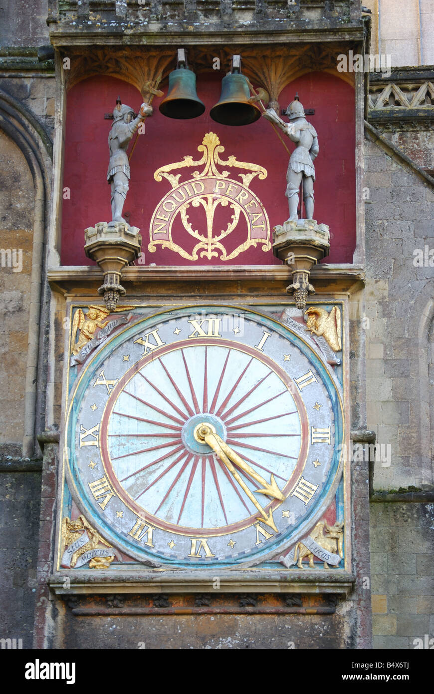 Horloge médiévale sur la face nord du transept de la cathédrale de Wells, Wells, Somerset, England, United Kingdom Banque D'Images