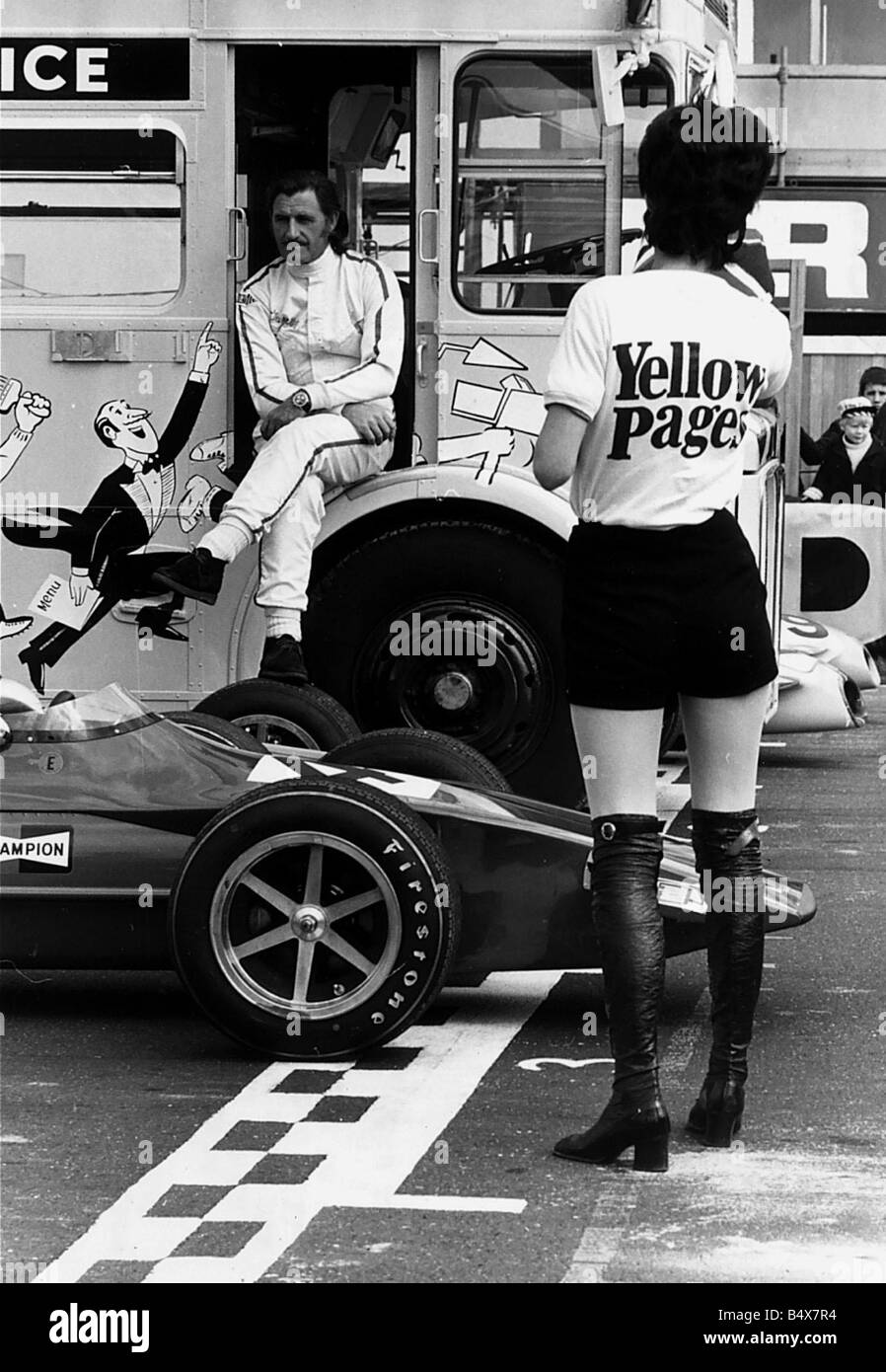 Graham Hill avec fille 1971 Pages Jaunes Banque D'Images