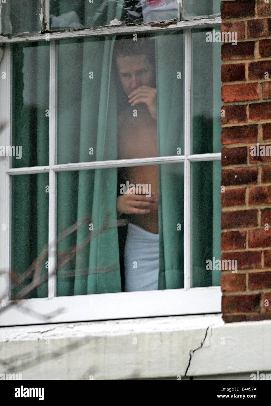 Toutes les images exclusives ronde d'utilisation 250 par image Strictly Come Dancing star Brendan Cole watches Emmerdale actrice Adele Silva quitter sa maison après un séjour d'une nuit Banque D'Images