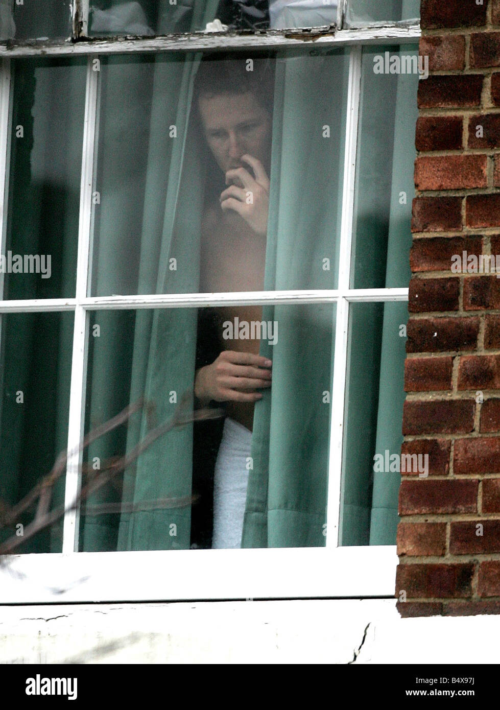 Toutes les images exclusives ronde d'utilisation 250 par image Strictly Come Dancing star Brendan Cole watches Emmerdale actrice Adele Silva quitter sa maison après un séjour d'une nuit Banque D'Images