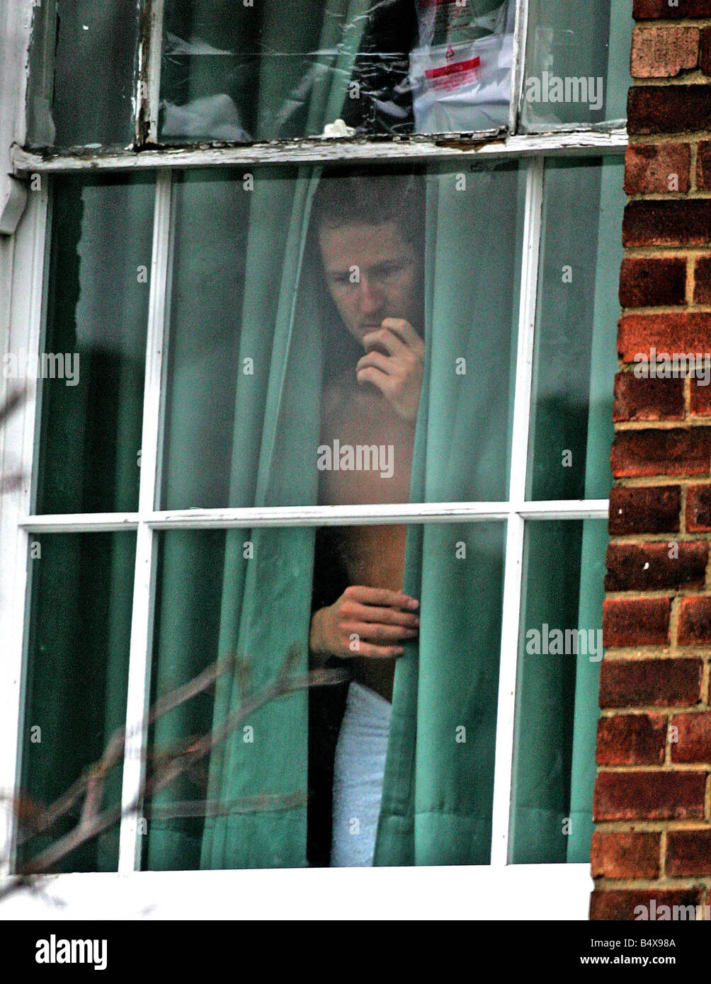 Toutes les images exclusives ronde d'utilisation 250 par image Strictly Come Dancing star Brendan Cole watches Emmerdale actrice Adele Silva quitter sa maison après un séjour d'une nuit Banque D'Images