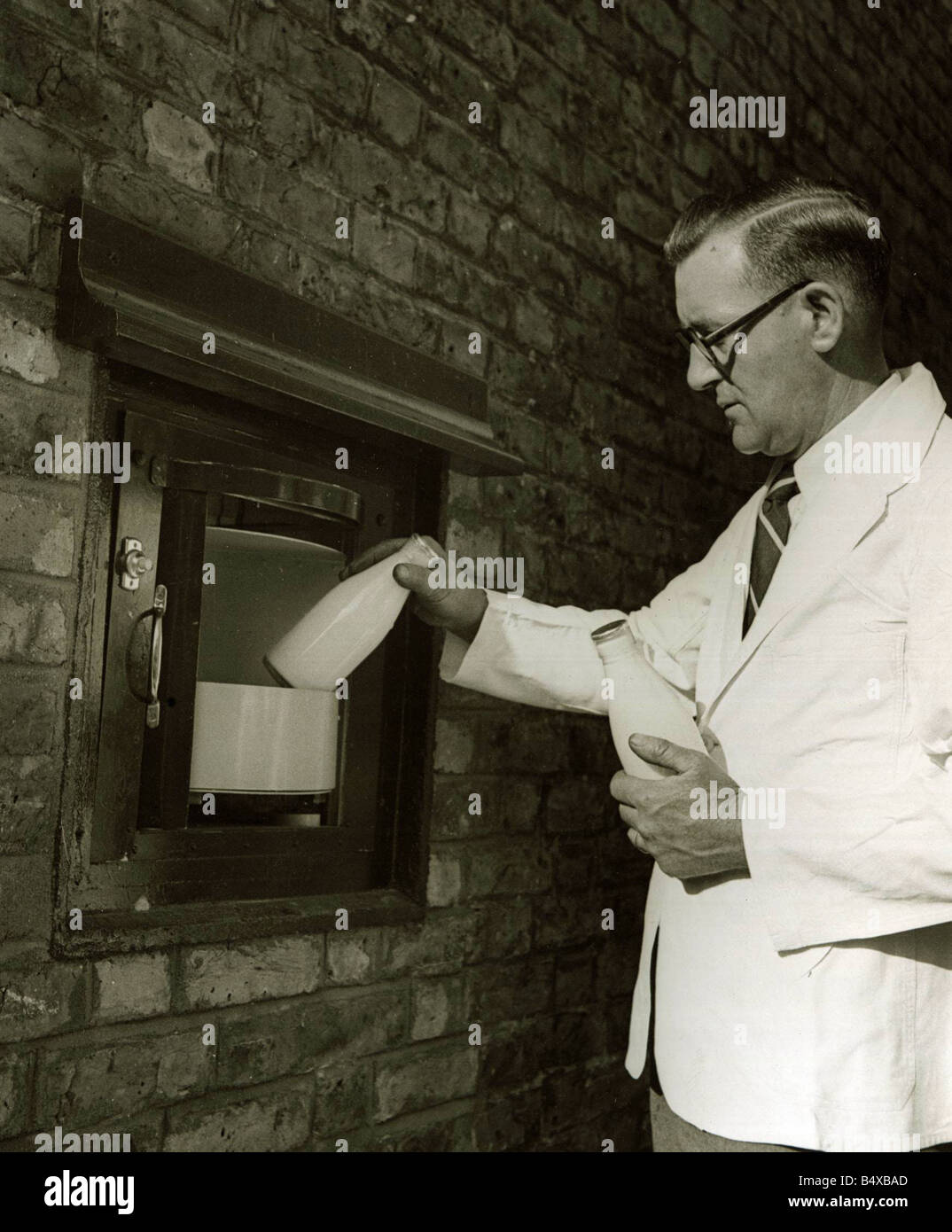 Le Butler 1948 silencieux intégré dans le compartiment de la structure de livraison de lait maison et post laitier Banque D'Images