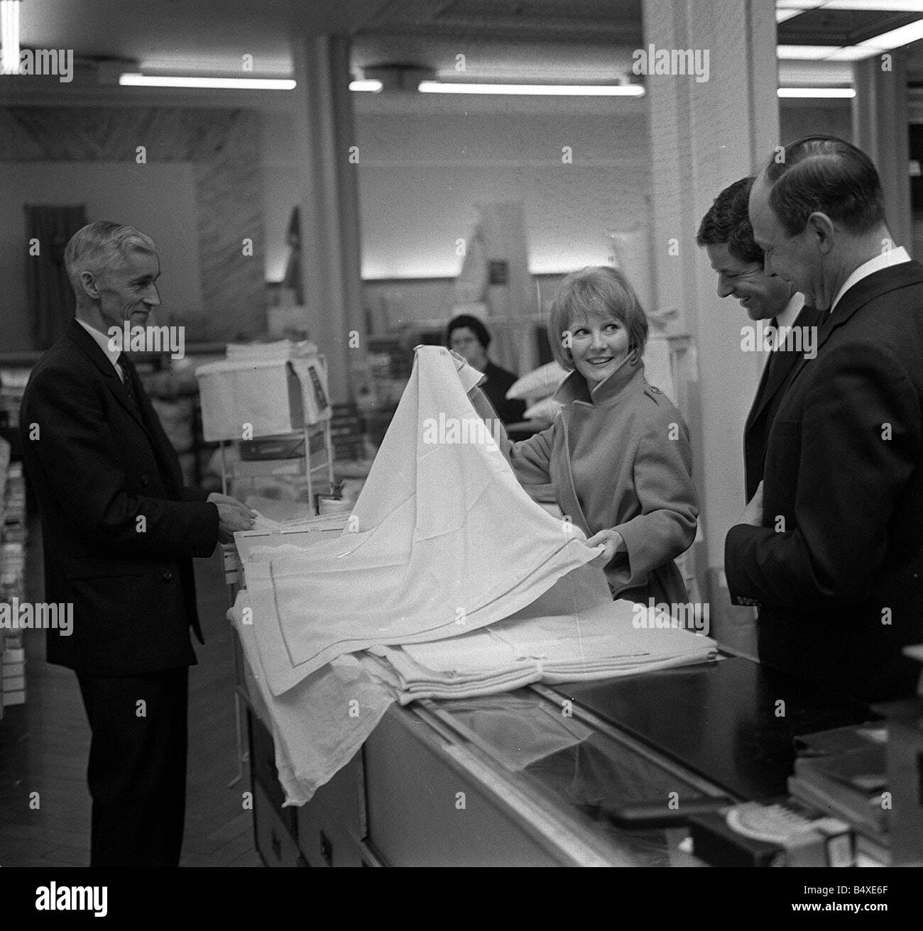 âge De Claude Wolff Mari De Petula Clark Petula Clark Husband Claude Wolff Banque d'image et photos - Alamy
