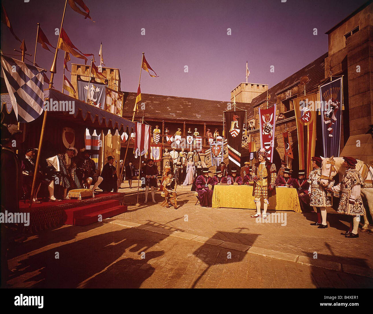 Le monde merveilleux des frères Grimm Terry Thomas Knight Ludwig Otto Kruger King 1975 Banque D'Images