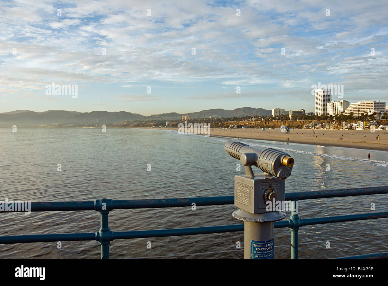 La jetée de Santa Monica en Californie, CA, USA, US Pacific Park, Santa Monica Pier, Skyline Bay Ocean télescope d'eau salée Banque D'Images
