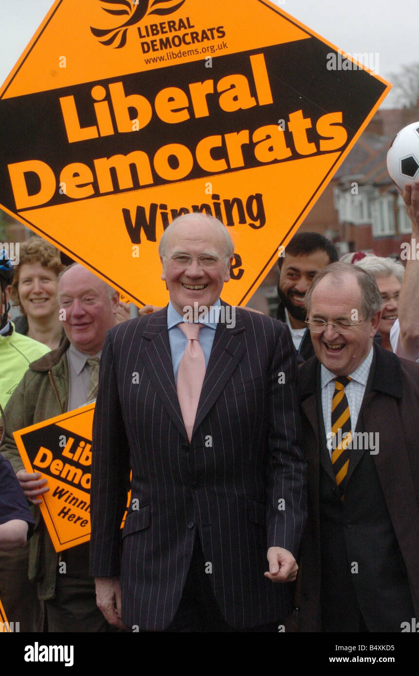 Leader des libéraux démocrates Sir Menzies Campbell, lors d'une visite à Newcastle Banque D'Images