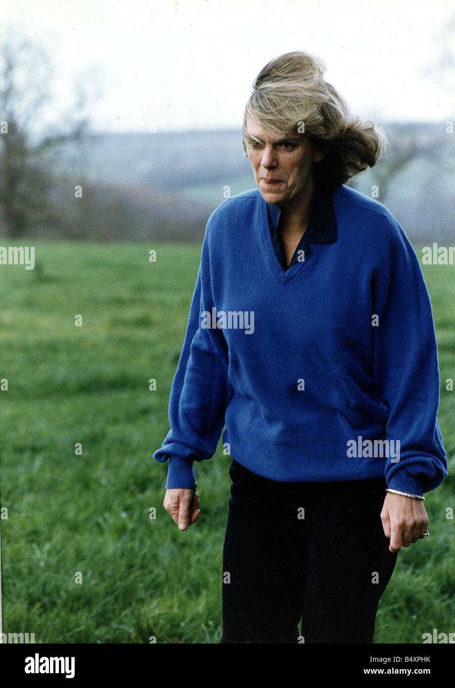 Camilla Parker Bowles en flânant dans les motifs de son Wiltshire accueil ce matin, ami du Prince Charles Banque D'Images