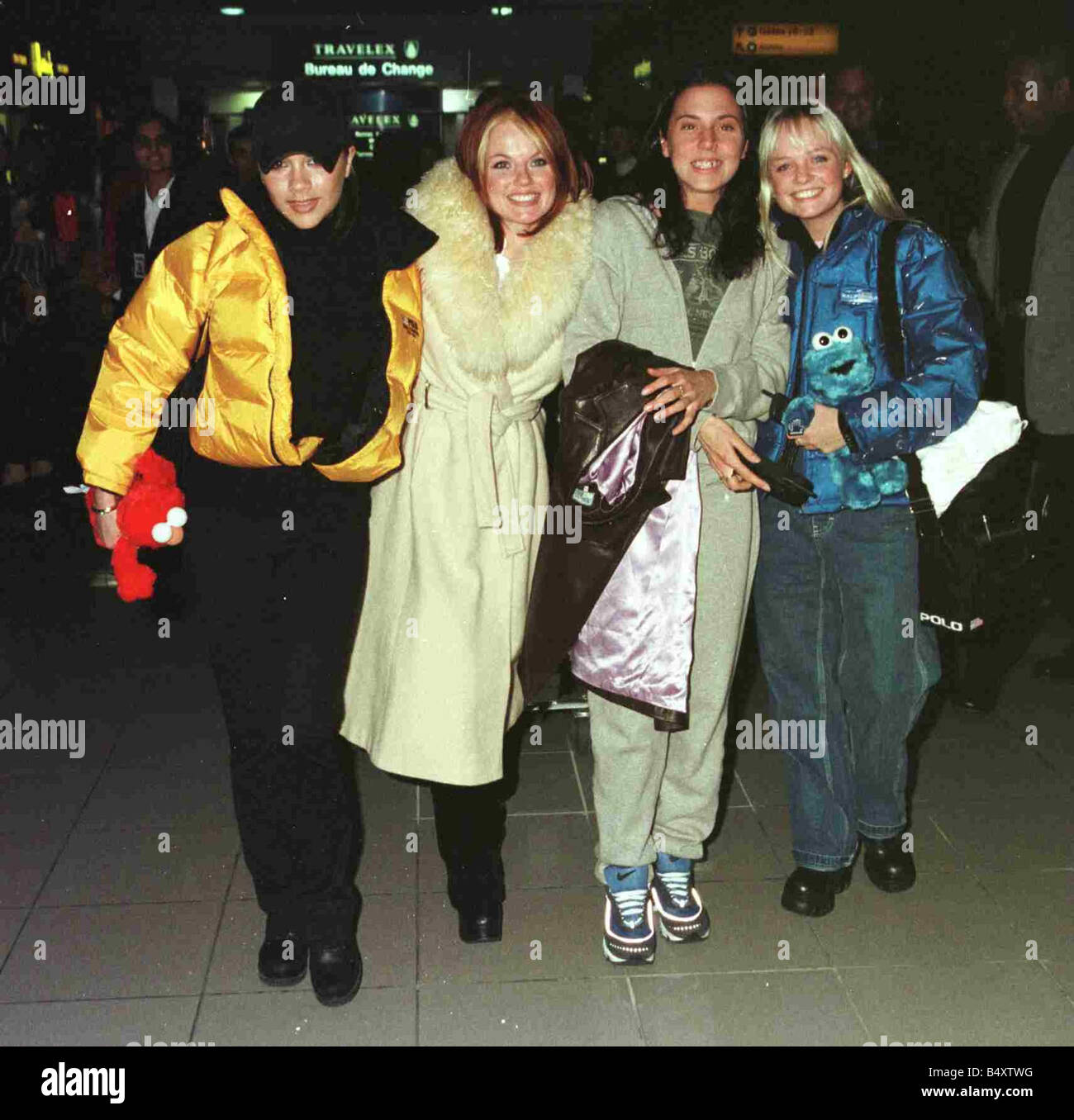 Les Spice Girls Quitter Heathrow pour Australie Décembre 1998 pour continuer leur tournée mondiale Banque D'Images Les Spice Girls Quitter Heathrow pour Australie Décembre 1998 pour continuer leur tournée mondiale Banque D'Images