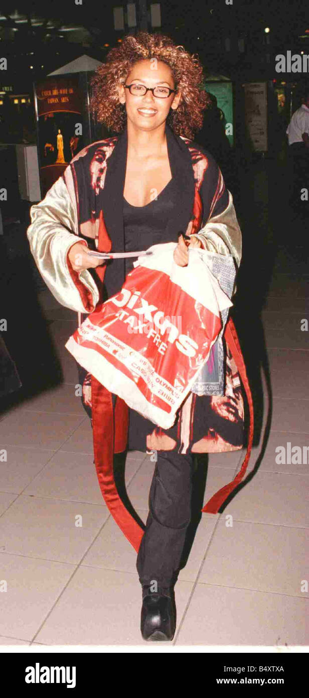 Mel B des Spice Girls quitte Paris pour Heathrow Banque D'Images Mel B des Spice Girls quitte Paris pour Heathrow Banque D'Images